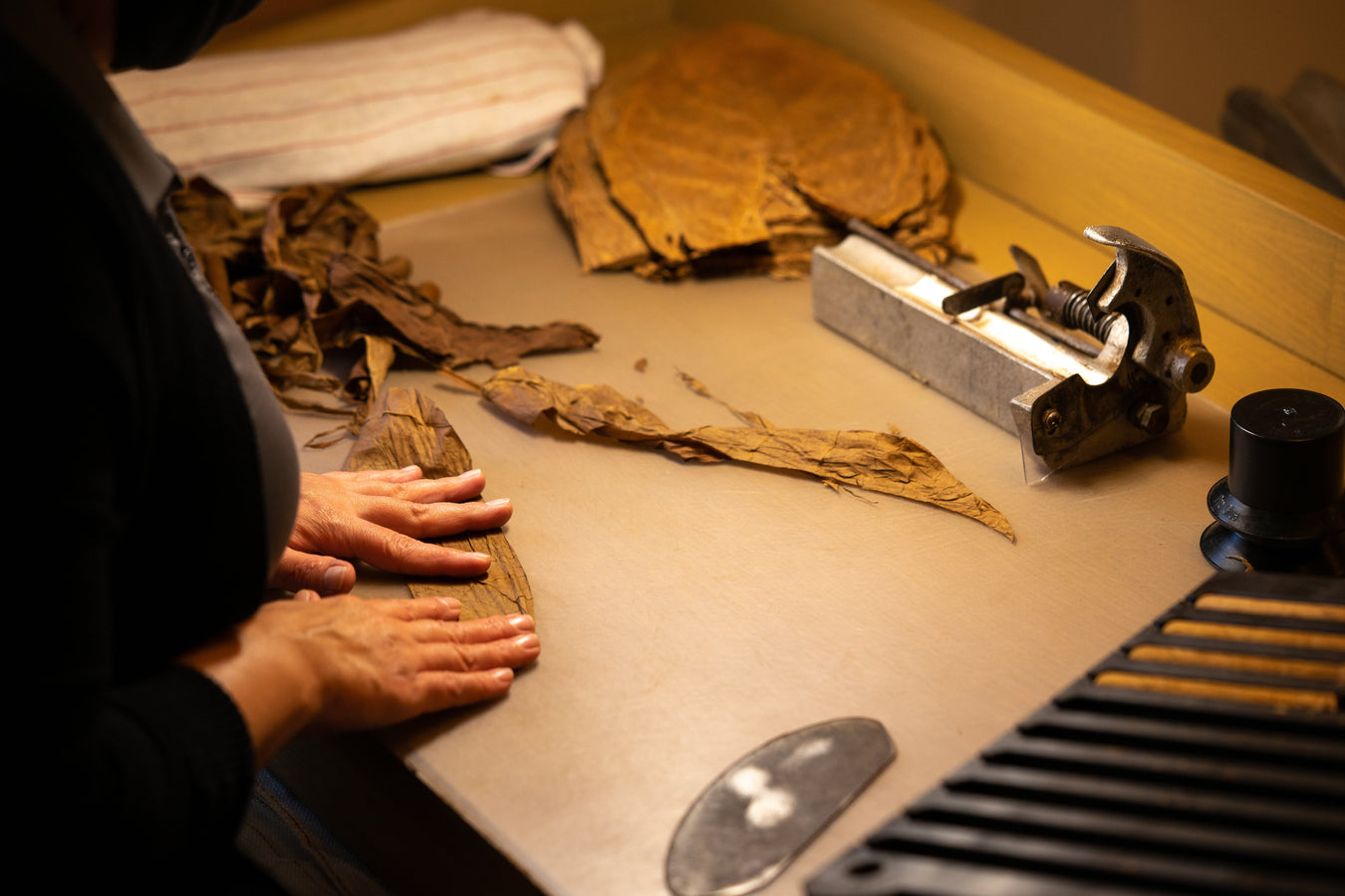 Top 25 best selling house blend cigars hand-rolling craftsmanship image