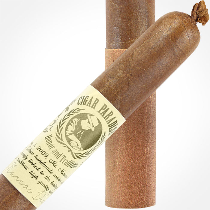 Honor & Tradition Sumatra Cedar Wrapped Lancero 38×6 close-up showing Sumatra wrapper, cigar band, cedar sleeve and distinctive pigtail cap