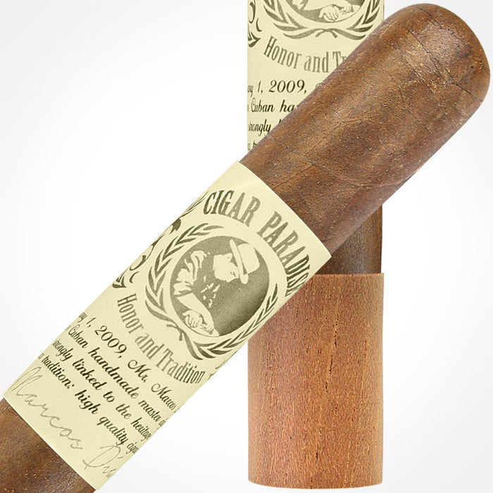 Honor & Tradition Sumatra Cedar Wrapped Petite Corona 38×5 close-up showing Sumatra wrapper, cigar band and cedar sleeve